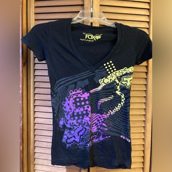 🟣 FOX Riders | V-Neck Short Sleeve Tee | XS - Picture 2 of 7